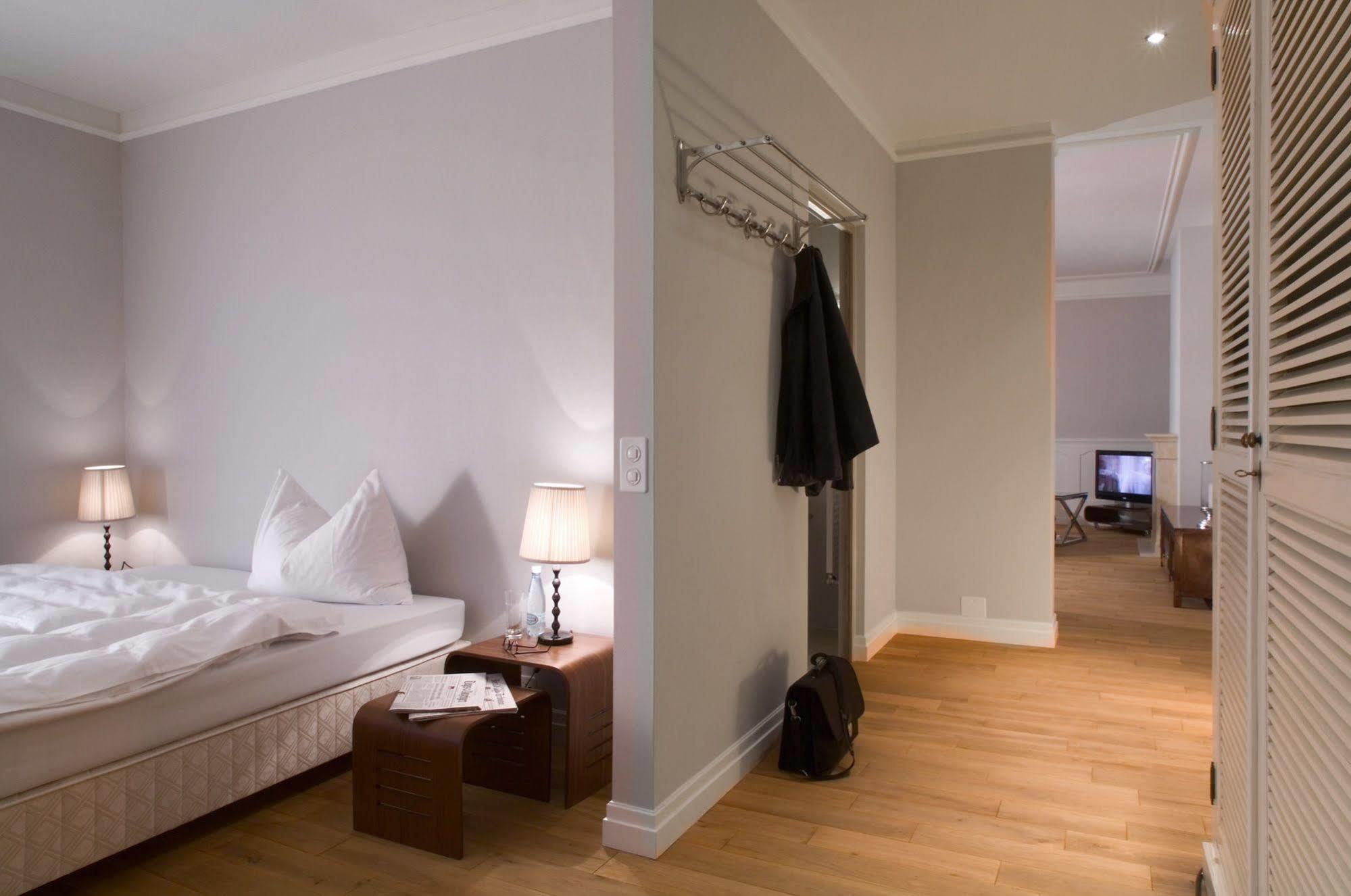 Blue City Boutique Hotel บาเดิน ภายนอก รูปภาพ