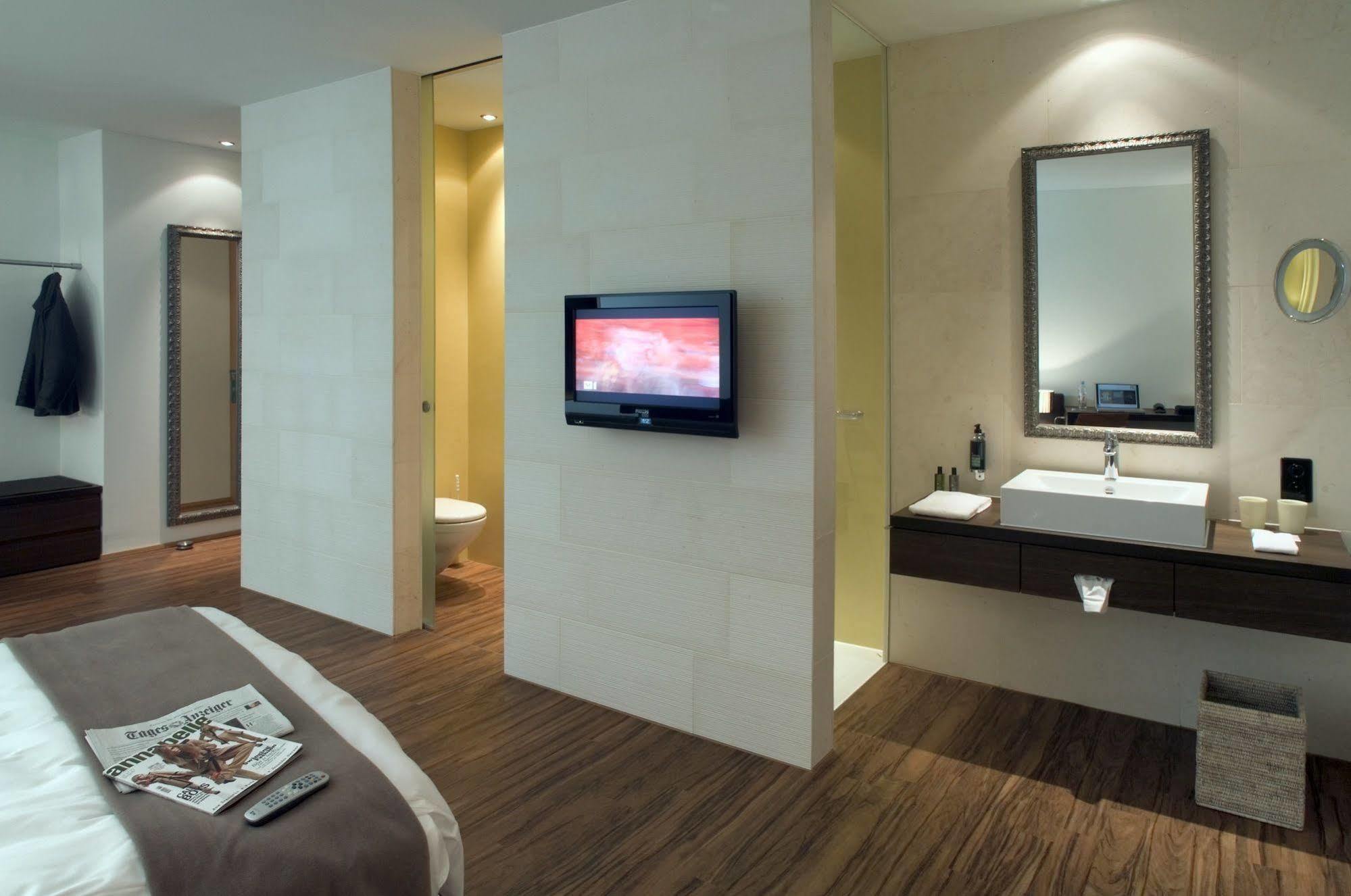Blue City Boutique Hotel บาเดิน ภายนอก รูปภาพ
